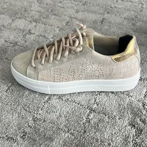 BRAND NEW…Never Been Worn!!!  P448 - Thea Aria, Size 39/9.